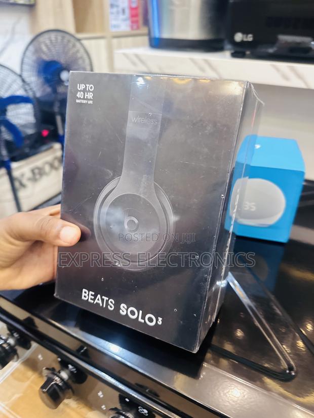 Beat Solo 3 Headphones · Photo 2