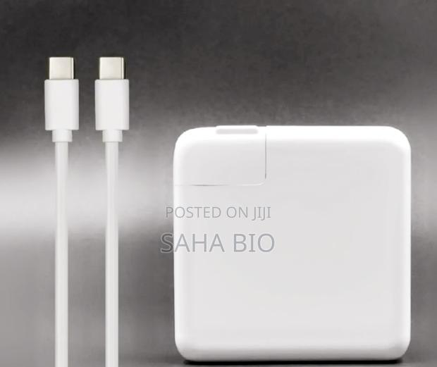 Macbook Type C Charger · Photo 1