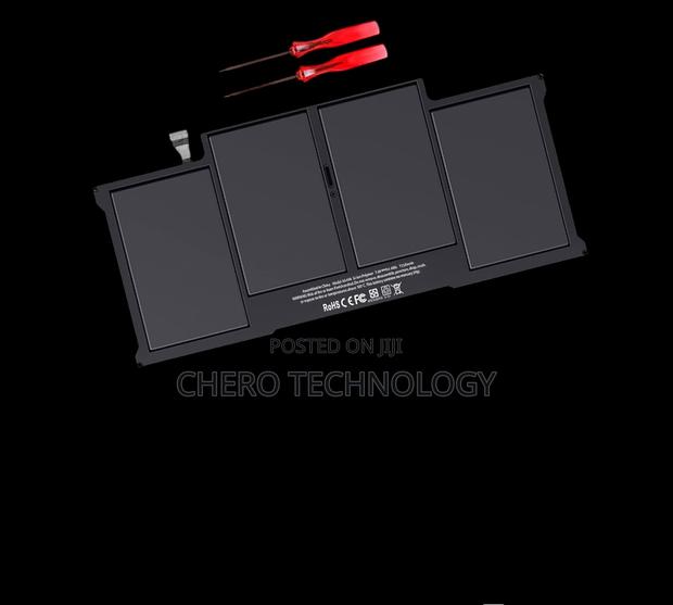 Macbook Air (A1466) Battery · Photo 2