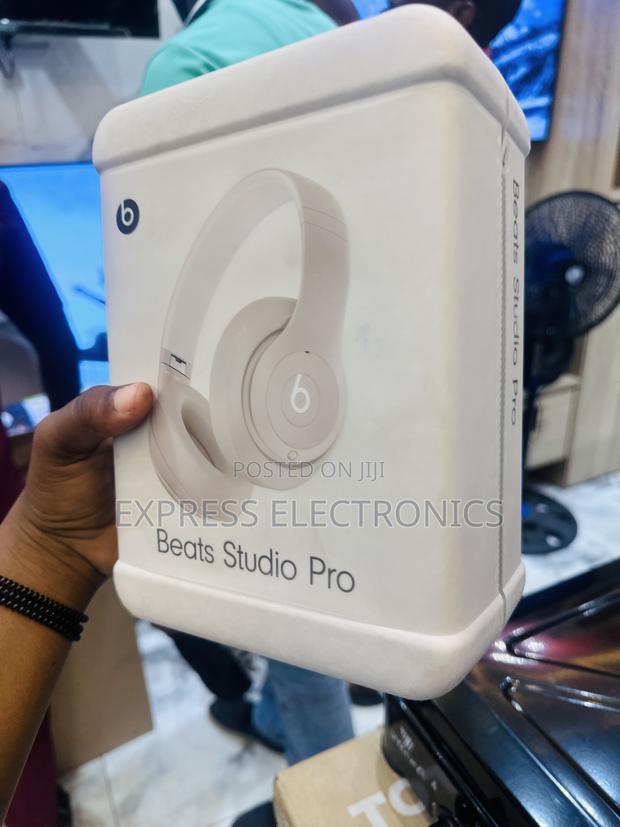 Unique Design Beats Studio Pro White Headset · Photo 2