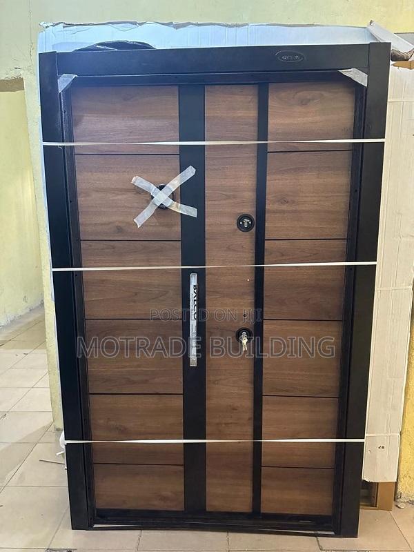 One Half Heavy-duty Door · Photo 2