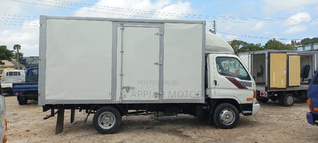 Hyundia Mighty Container photo 2