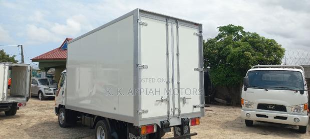 Hyundia Mighty Container photo 4