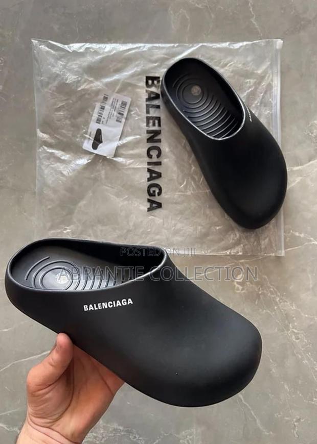 Balanciaga Rubber Slides · Photo 3