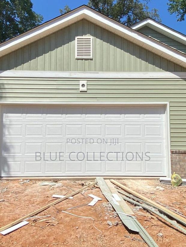 Automated Garage Door · Photo 2
