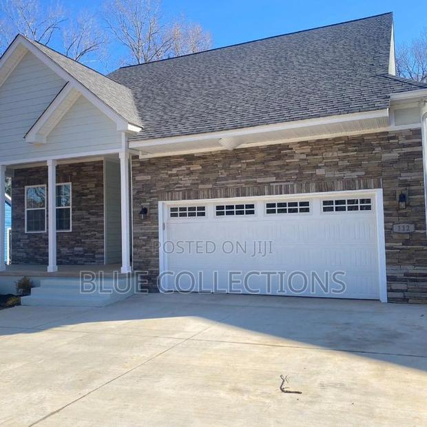 16×8automated Garage Door · Photo 2