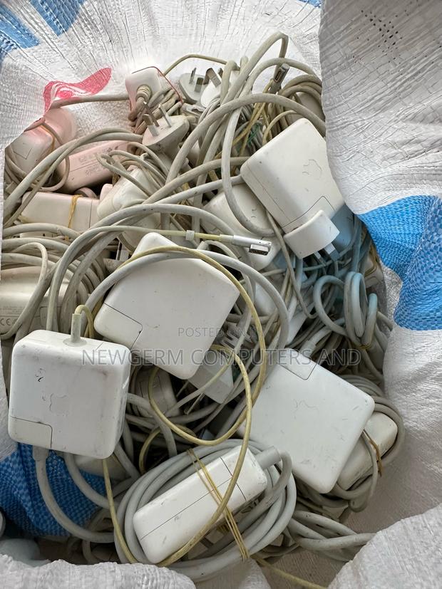 Macbook Laptop Chargers Home Used ORIGINAL photo 3