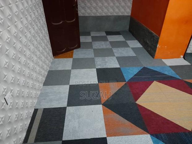 Tile-Size Carpet · Photo 2