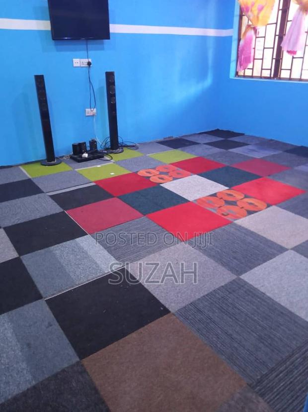 Square Carpet · Photo 2