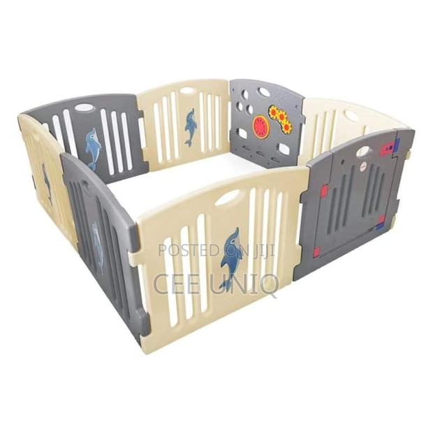 Plastic Play Fence for Kids · Photo 2