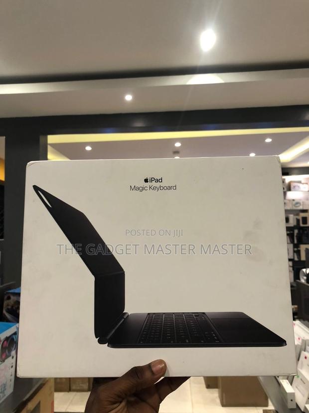 Apple iPad Pro Magic Keyboard 13 Inch · Photo 4