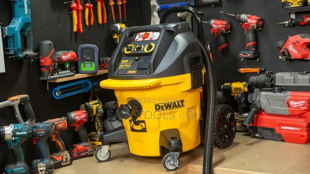 Dewalt Construction Dust Extractor _ 38L · Photo 4