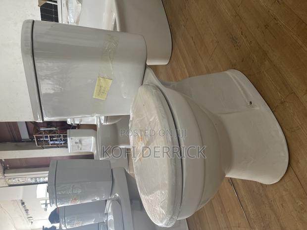 WC - Water Closet Seat · Photo 4