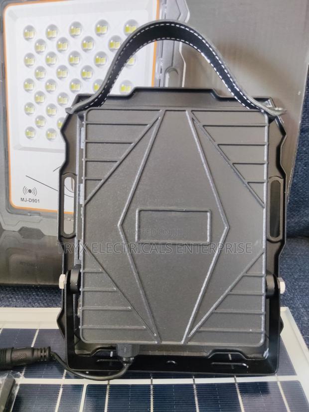 100w Solar Flood Light (Transformer) photo 2