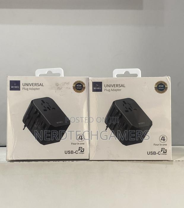 Universal Plug Adapter - Black · Photo 3
