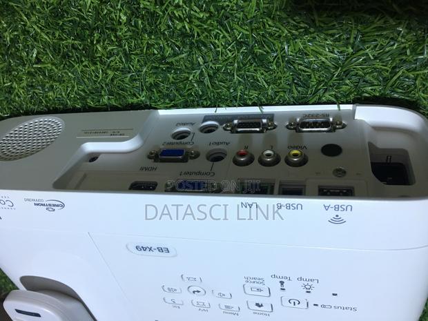 Epson Eb -X49 Wirelessly Projector photo 3