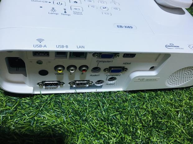 Epson Eb -X49 Wirelessly Projector photo 2