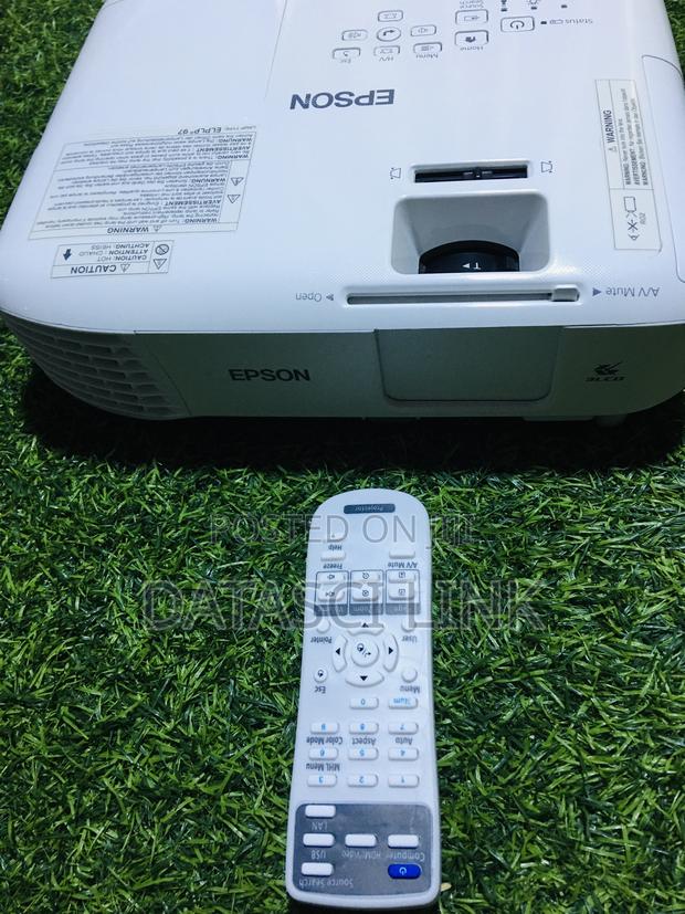 Epson Eb -X49 Wirelessly Projector