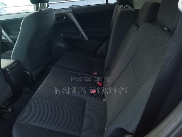 Toyota RAV4 LE AWD (2.5L 4cyl 6A) 2017 Gold