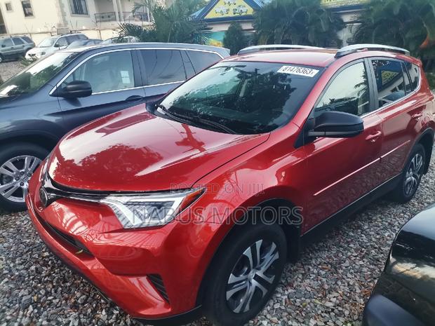 Toyota RAV4 LE AWD (2.5L 4cyl 6A) 2017 Gold