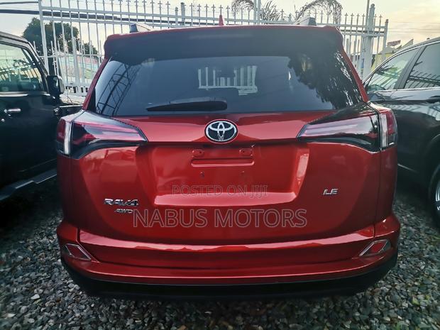 Toyota RAV4 LE AWD (2.5L 4cyl 6A) 2017 Gold