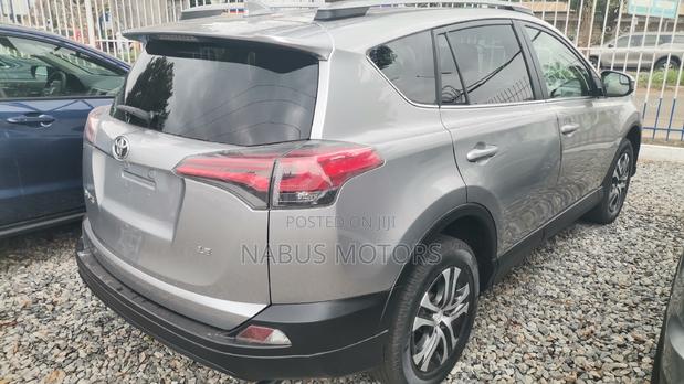 Toyota RAV4 Platinum 4dr SUV AWD (2.5L 4cyl 6A) 2018 Silver