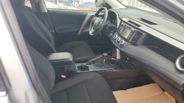 Toyota RAV4 Platinum 4dr SUV AWD (2.5L 4cyl 6A) 2018 Silver