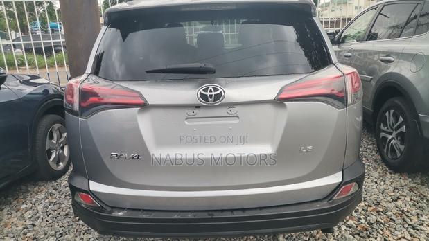 Toyota RAV4 Platinum 4dr SUV AWD (2.5L 4cyl 6A) 2018 Silver