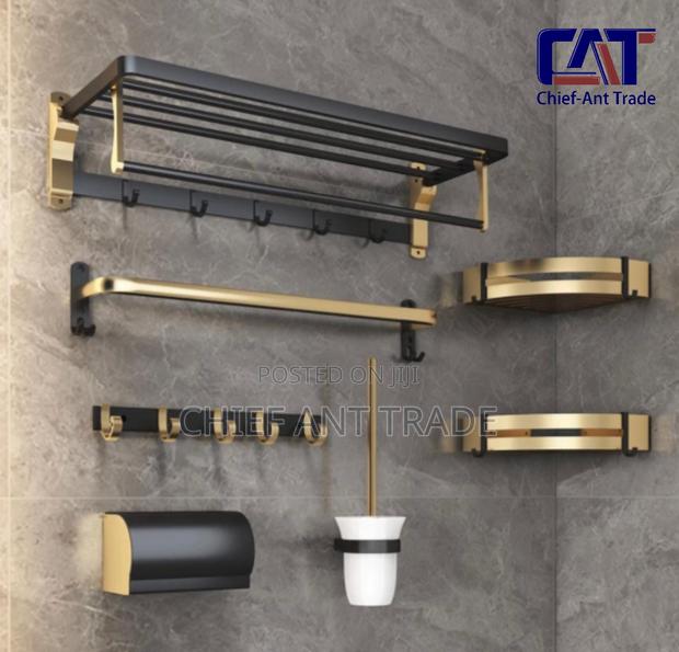 Accessory Set - Black and Gold · Photo 3