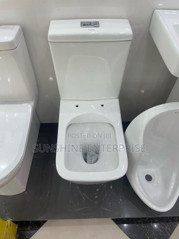 Press Top Water Closet · Photo 3