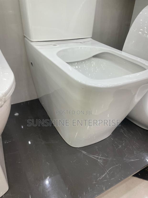 Press Top Water Closet · Photo 4