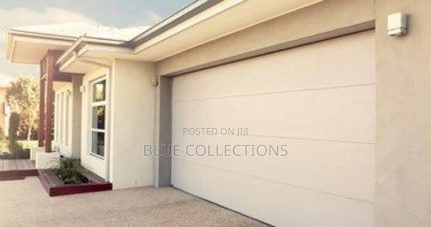 10×8 Automated Garage Door With Remote · Photo 2