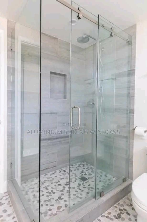 Frameless Bathroom Glass 10mm photo 2