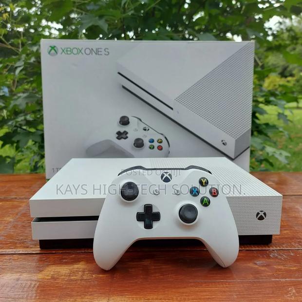 Xbox One S With 1 Controller, Fc 27 Other Games · Photo 4
