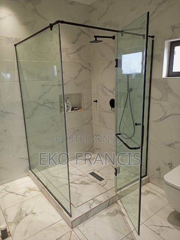 Cubic Shower Partition Glass · Photo 3