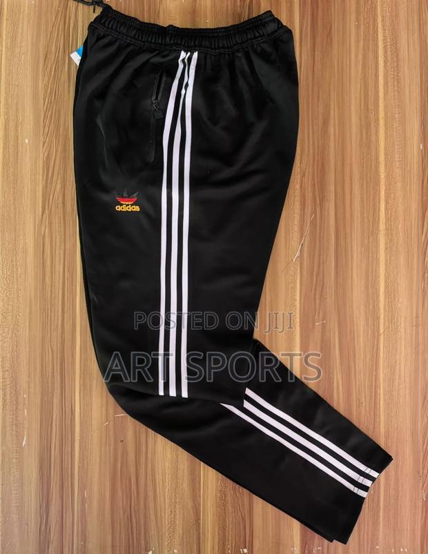 Adidas Joggers · Photo 3