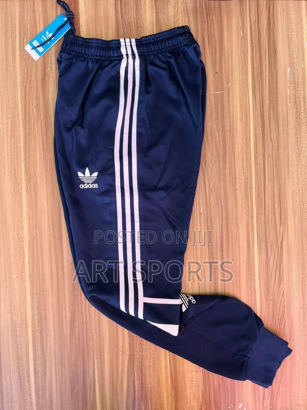 Adidas Joggers · Photo 4