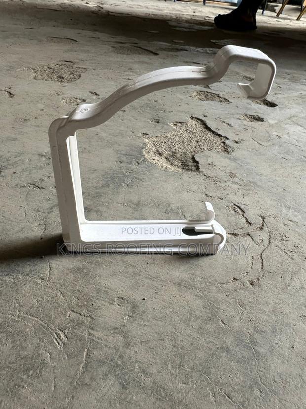 Outside Gutter Hanger, Rain Gutters Accessories · Photo 3