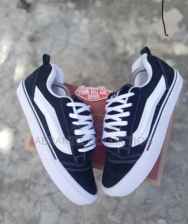 Quality Causal Vans Knu Skool Black/White · Photo 4