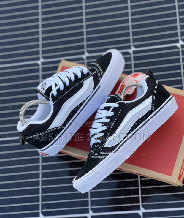 Quality Causal Vans Knu Skool Black/White · Photo 3