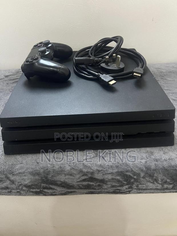 Playstation 4 Pro · Photo 2