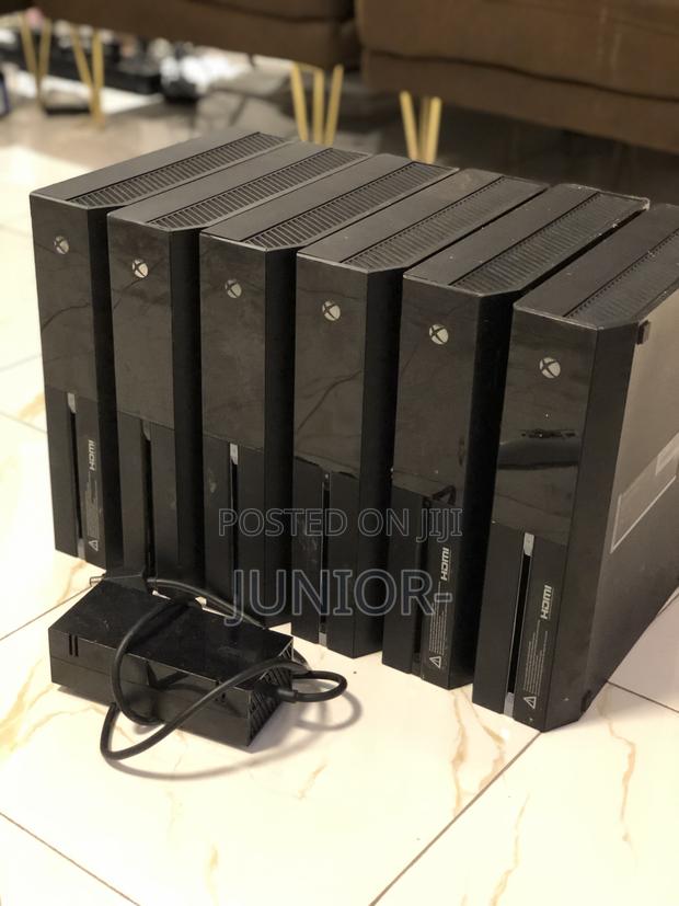 Xbox One With 12 Free Games Including Fc25 · Photo 3