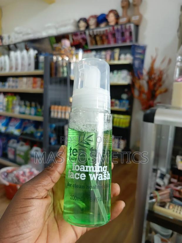 Tea Tree Foaming Wash · Photo 2