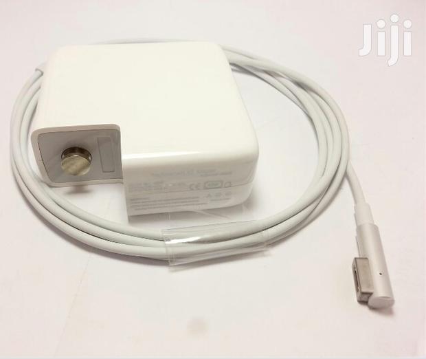 Macbook Pro Charger 85w · Photo 2