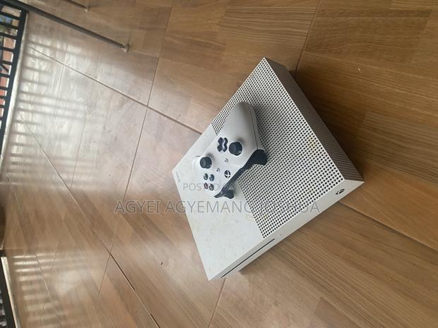 Xbox One S photo 2
