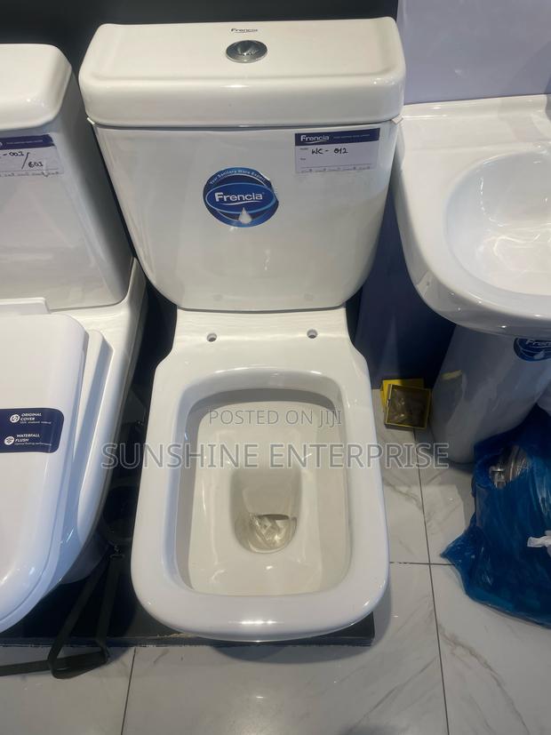 Press Top Water Closet-Frencia · Photo 2