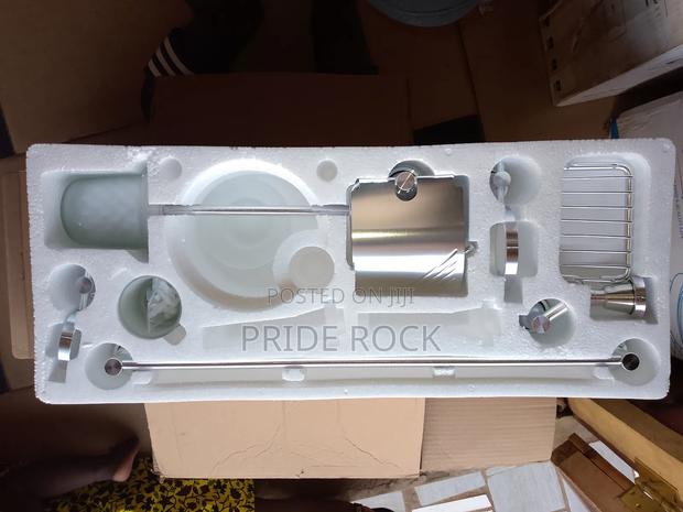 Bathroom Accessories Aluminum, Seven Pieces · Photo 3