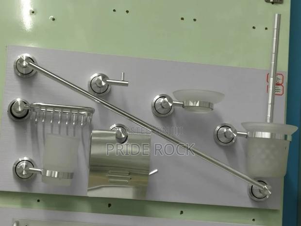 Bathroom Accessories Aluminum, Seven Pieces · Photo 4