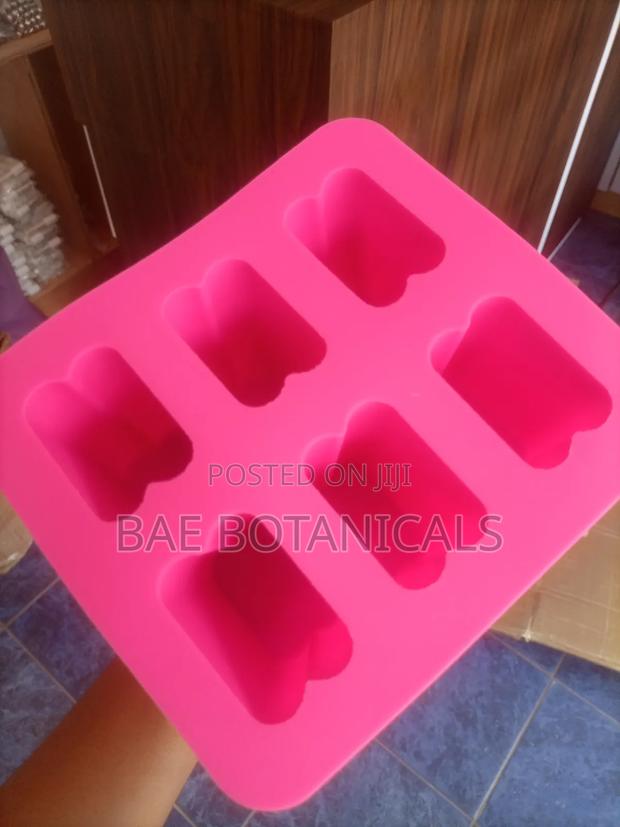 6 Cavity Key Laundry Soap Sillicone Mold · Photo 4