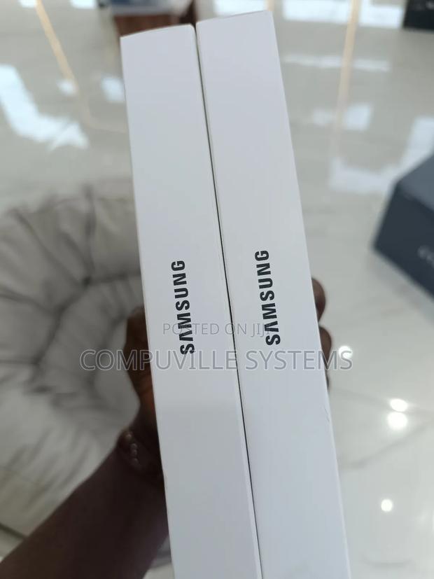 New Samsung Galaxy Tab A9 64 GB Silver · Photo 3
